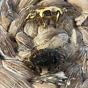 Camco Gold Tone Lapel Pin and Black Pig Brooch Set